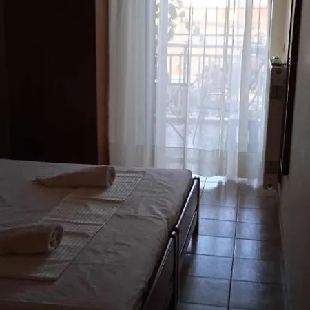 Eirini's Hause מלון דירות ניאה מודאניה