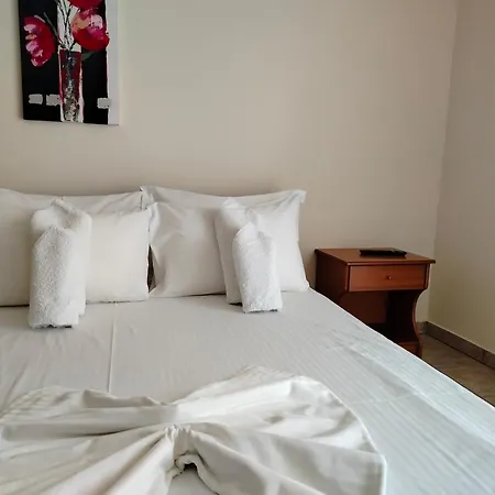 Eirini's Hause Lägenhetshotell Nea Moudhania