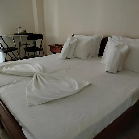 Eirini's Hause Lägenhetshotell Nea Moudhania