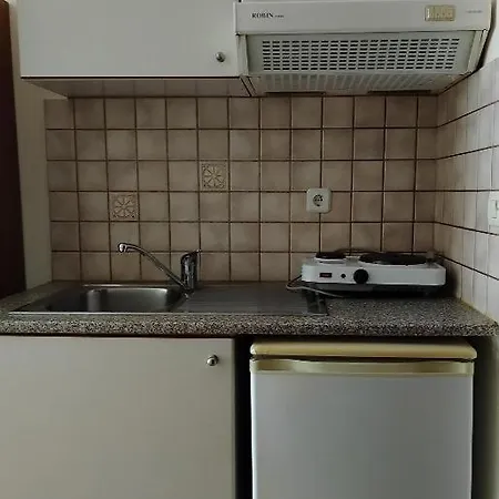 Aparthotel Eirini's Hause 3*