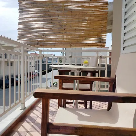 Eirini's Hause Aparthotel *