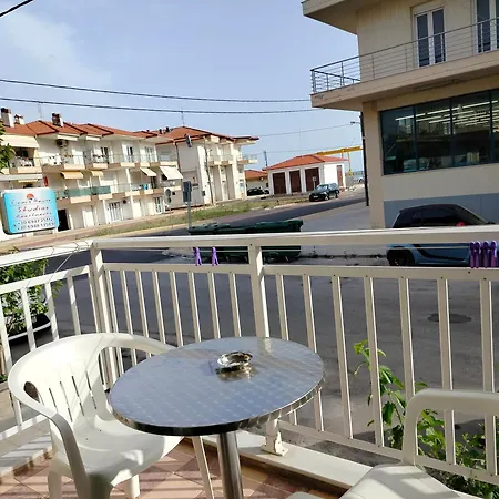 Eirini's Hause מלון דירות 3*