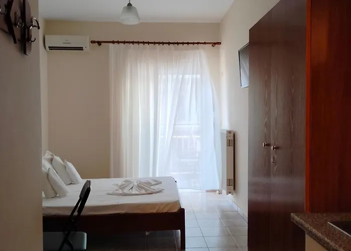 Aparthotel Eirini's Hause 3*