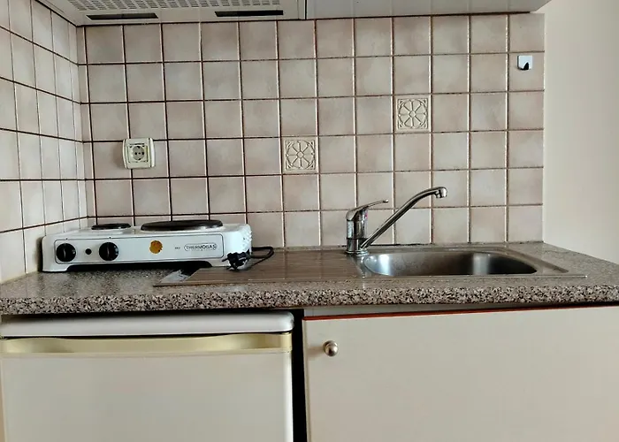 Aparthotel Eirini's Hause 3*