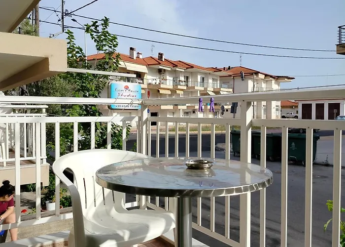 Aparthotel Eirini's Hause 3*